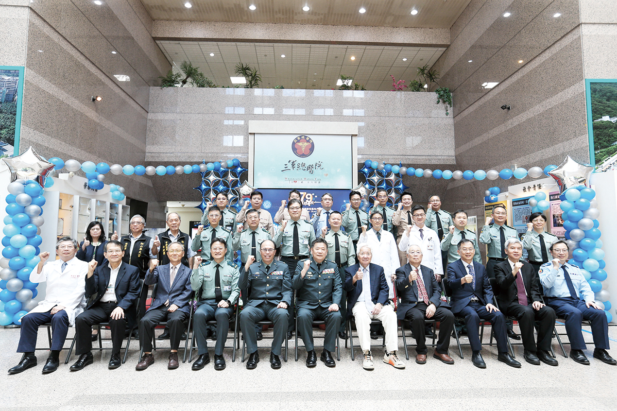 國軍醫院代表與歷任局院長大合照